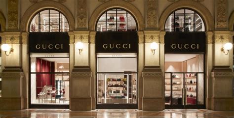 sede gucci milano|negozi borse gucci napoli.